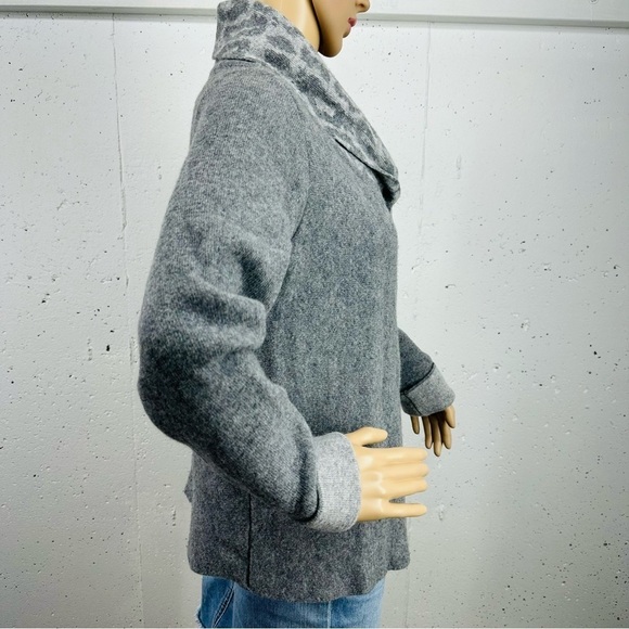 Chiaramente Women’s Size Medium Gray Leopard Print Wool Cardigan Sweater - Picture 2 of 16